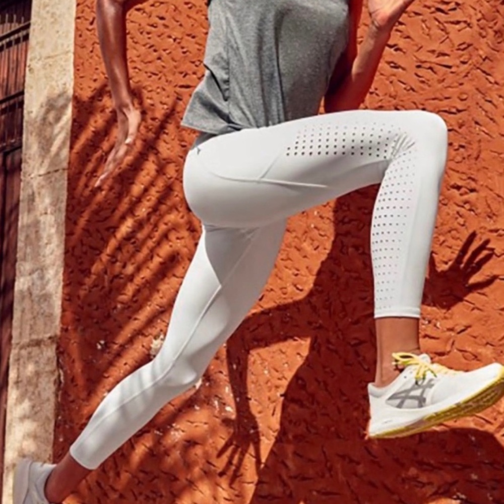 Women's Athleta White Laser Cut Leggings in XS